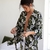 Kimono Umê Kimonaria Modelo Ayumi Estampa Folhagem