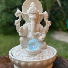 Estatueta Fonte Ganesha com LED - Sementes das Estrelas