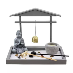 Jardim Zen Japonês Com Gongo E Buda Em Meditação