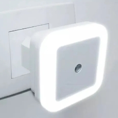 10 Luminárias Luz Led Tomada Sensor Automático Quarto Sala - loja online