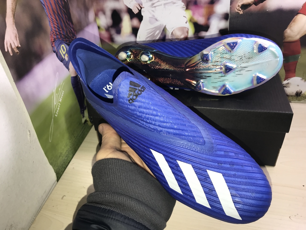 Chuteira Adidas de campo 11 X 19 FG sem cadar o azul