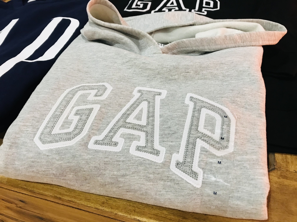 Buzo Gap Mujer Gris Claro Sporty Chic by Cin