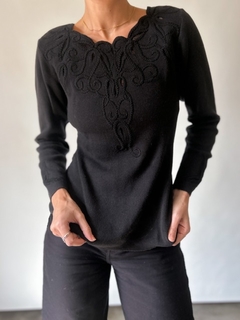 The Embroidered Sweater - tienda online