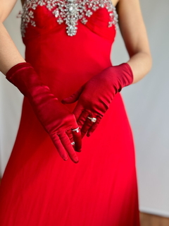The Satin Red Gloves en internet