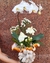 Orquídea Branca com arranjo Floral