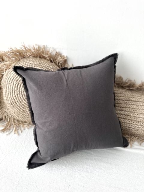 ALMOHADÓN TUSOR FLECOS Gris Oscuro