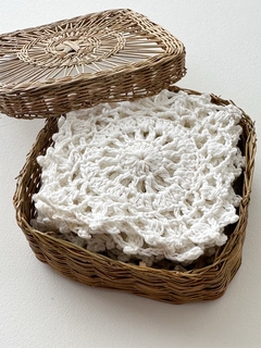 Imagen de CAJA CON POSAVASOS CROCHET