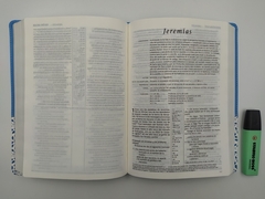 Biblia NTV Edición de referencia ultrafina letra grande piel turquesa floral - comprar online