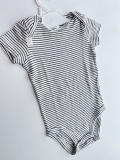 Body MC Rayado Blanco y Negro Carters 6M (42)