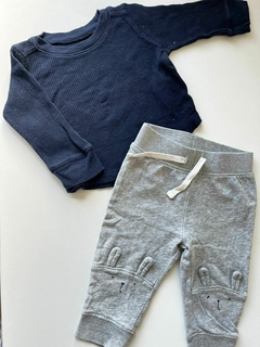 Duo remera azul wafle ml y jogging gris orejas gap 6-12m(255)