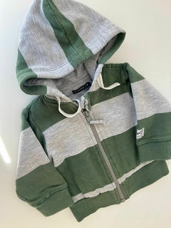 Campera gris y verde capucha y frisa mimo 6m(251)