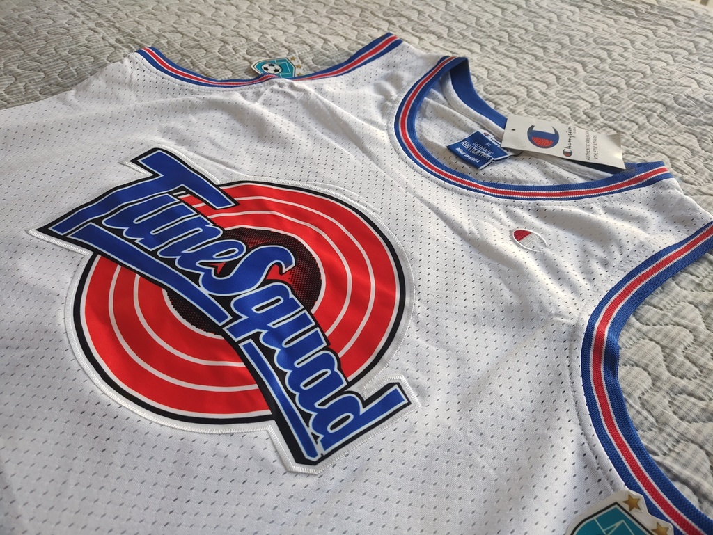 Camiseta tune squad jordan best sale