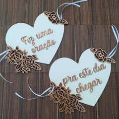 Placa Cadeira dos noivos Coração floral alto relevo na internet