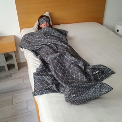 Combo pochoclero: manta polar + almohadón - Geométrico Gris - tienda online
