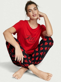 Pijama Remera Roja VS y Pantalón Negro Corazones M Victoria's Secret