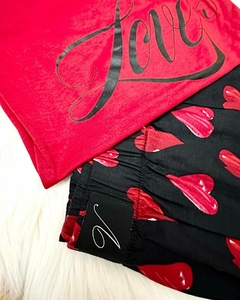 Pijama Remera Roja VS y Pantalón Negro Corazones M Victoria's Secret - tienda online