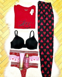 Pijama Remera Roja VS y Pantalón Negro Corazones M Victoria's Secret