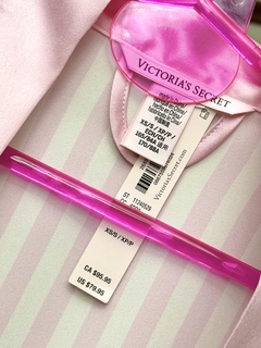 Imagen de Bata Saten Rosa Rayado Icónico Linea Signature XS/S M/L Victoria's Secret