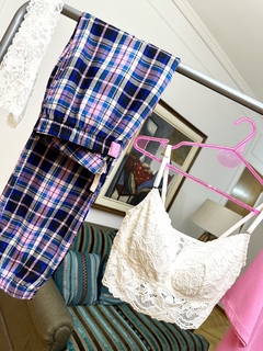 Pijama Remera Fucsia Logo VS Plateado y Pantalón A Cuadros M Victoria's Secret - comprar online