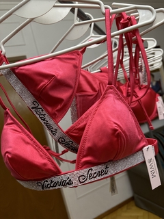 Corpiño Bikini Triángulo Rojo Forrado con Padding Removible Strasses S Swim Collection Victoria's Secret - tienda online