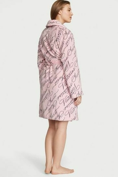 Bata Polar Rosa Extra Suave LOGO Linea Signature XS/S M/L Victoria's Secret - comprar online