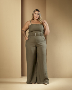 MACACÃO COM CINTO SARJADO SARAH - VERDE - D' VINA PLUS SIZE