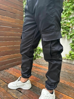 JOGGER CARGO GABARDINA