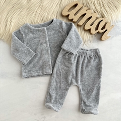 CONJUNTO PLUSH GRIS