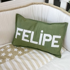 Almohadas con nombre verde letras manteca