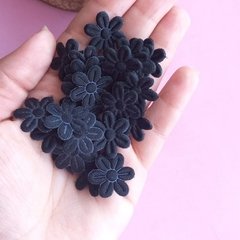 Aplique florzinha tecido preto - 20 unidades