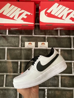 Air force negra y blanca sale