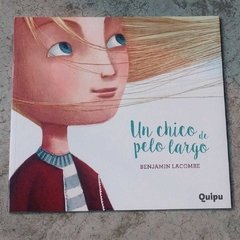 Un chico de pelo largo