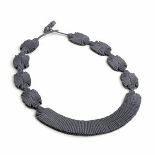 Collar Juno, Gris Plomo