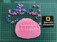 Set Sellos Friends 1,5cm + Caja