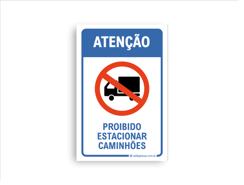 Para caminhão de empresa privada estacionar, homem tira placa de