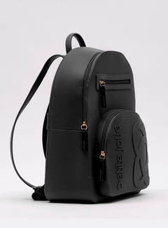 Mochila Petite Jolie Preta PJ11053 - comprar online