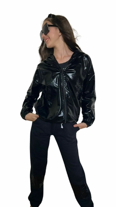 Campera Engomada Negra - tienda online