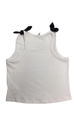 MUSCULOSA BLANCA C/NUDO ENGOMADO NEGRO - comprar online