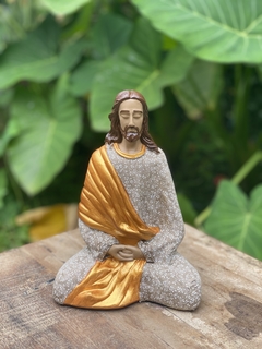 Escultura Jesus Meditando Gesso (19cm)(ATÉ 10 ÚTEIS DIAS PARA PRODUZIR) - comprar online