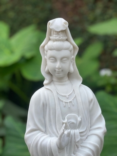 Deusa Kuan Yin Grande - Marmorite (62cm) - loja online