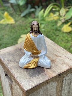 Escultura Jesus Meditando Gesso (19cm)(ATÉ 10 ÚTEIS DIAS PARA PRODUZIR)