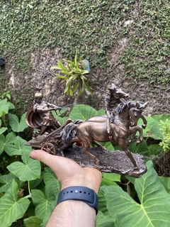 Estatueta Biga Romana Gladiador Carruagem Cavalos Veronese na internet