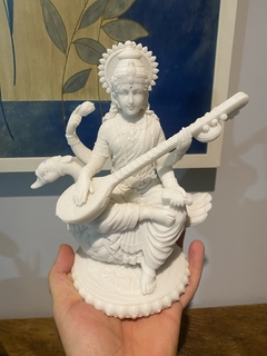 ESCULTURA DEUSA HINDU SARASWATI MÁRMORE na internet