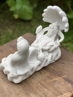 Escultura Lakshmi E Vishnu Em Marmorite - 24cm - loja online