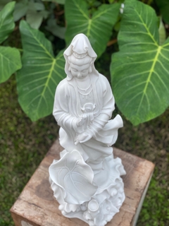 Deusa Kuan Yin Grande - Marmorite (62cm) - comprar online