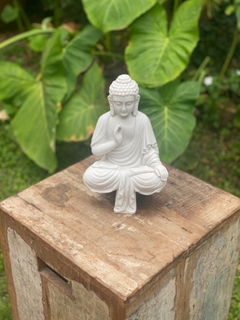 Buda Levitando Proteção - Marmorite (27cm) - comprar online