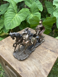 Estatueta Biga Romana Gladiador Carruagem Cavalos Veronese - loja online