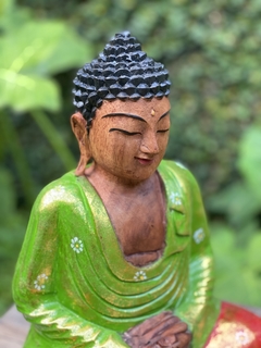 Escultura Entalhada Buda Colorido - Madeira Suar (30cm) na internet