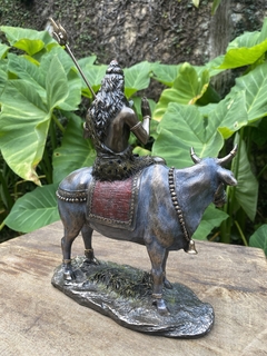 Shiva No Touro Nandhi Estatueta Hinduismo Veronese - Resina (24cm) - Zenz Arts