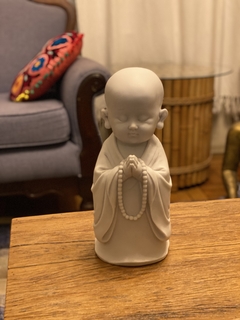 Monge/Buda em pé, oração - Marmorite (30cm) na internet